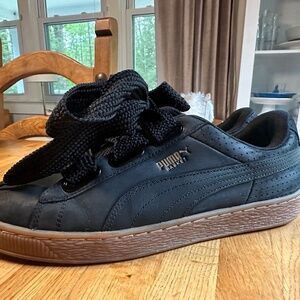 Puma Shoes Basket Heart Perf Gum 9.5 Black